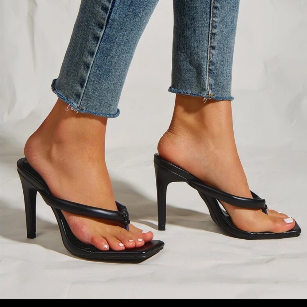 BLACK THONG HEELS